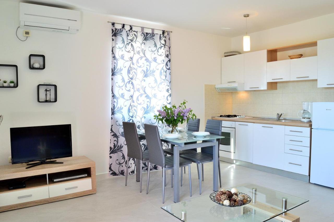 Apartment Domus Lauri 乌马格 外观 照片
